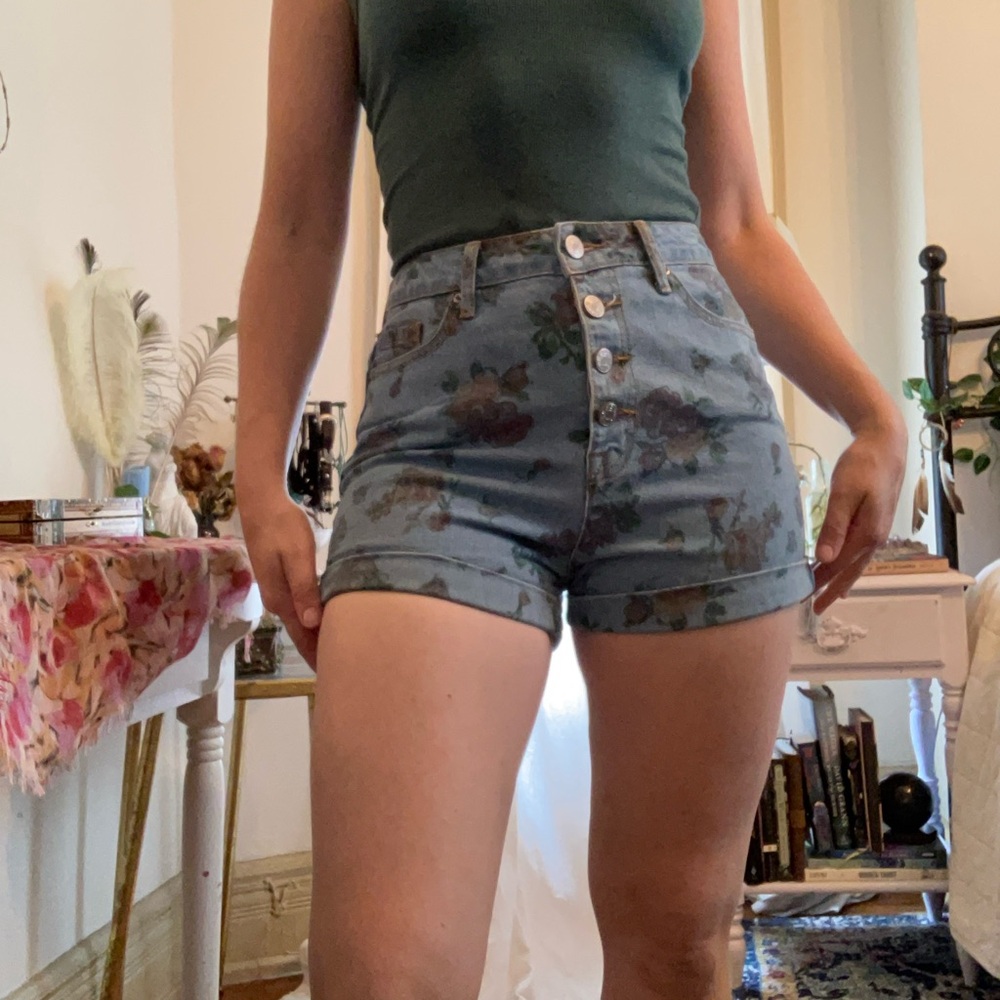 High waisted, floral denim BDG shorts